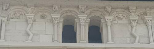 La cathédrale Saint-Maurice - Sculpture sur façade
