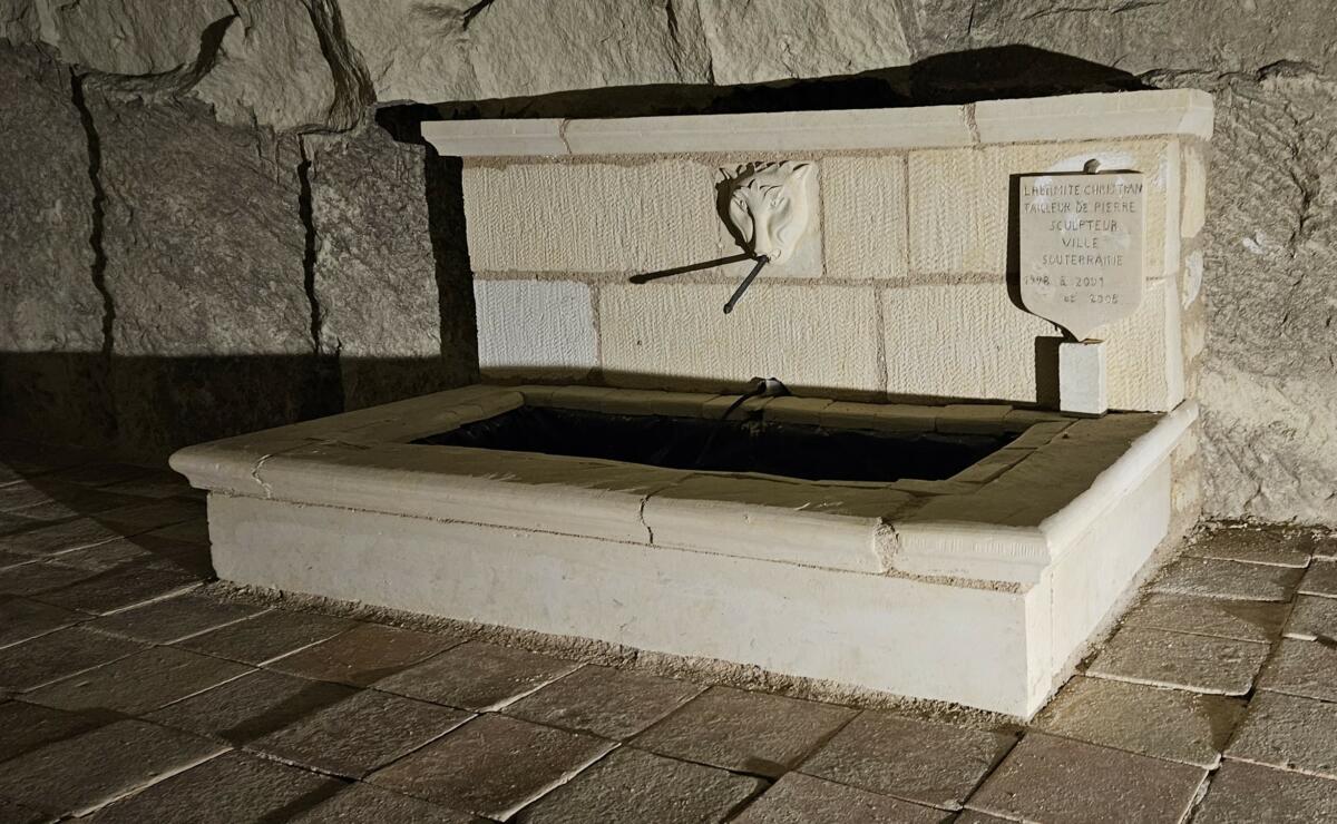 Le Village Souterrain - Et la fontaine ... de Jouvence ?