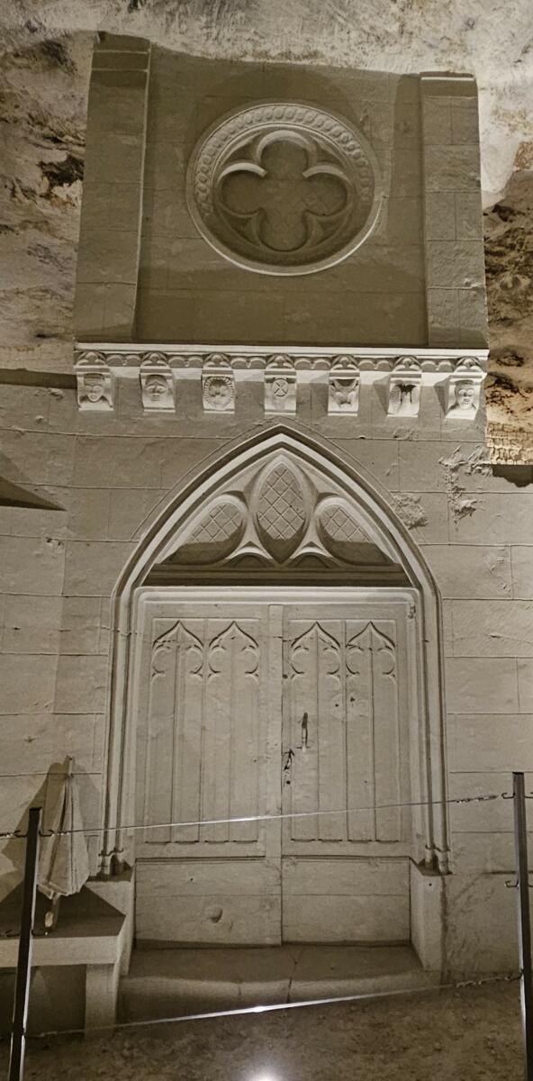 Le Village Souterrain - Tout village se doit d'avoir une église