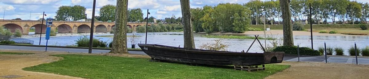 Vue sur la Loire (en arrière plant le Pont Pierre Bérégovoy.