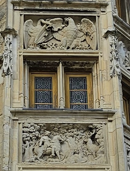 Sculpture en bas relief de la Tour Centrale du Palais Ducal