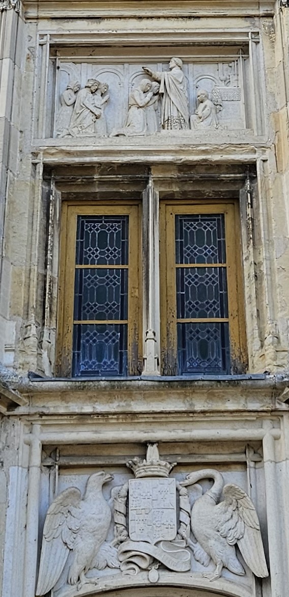 Sculpture en bas relief de la Tour Centrale du Palais Ducal