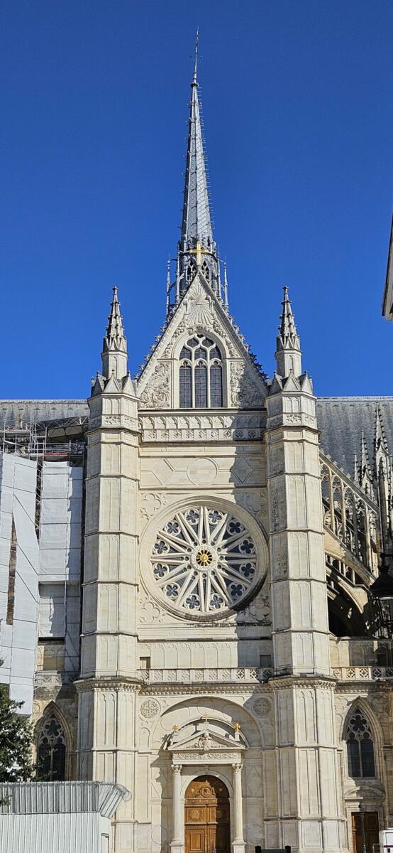 Vue sur la Cathédrale par la rue Pothier