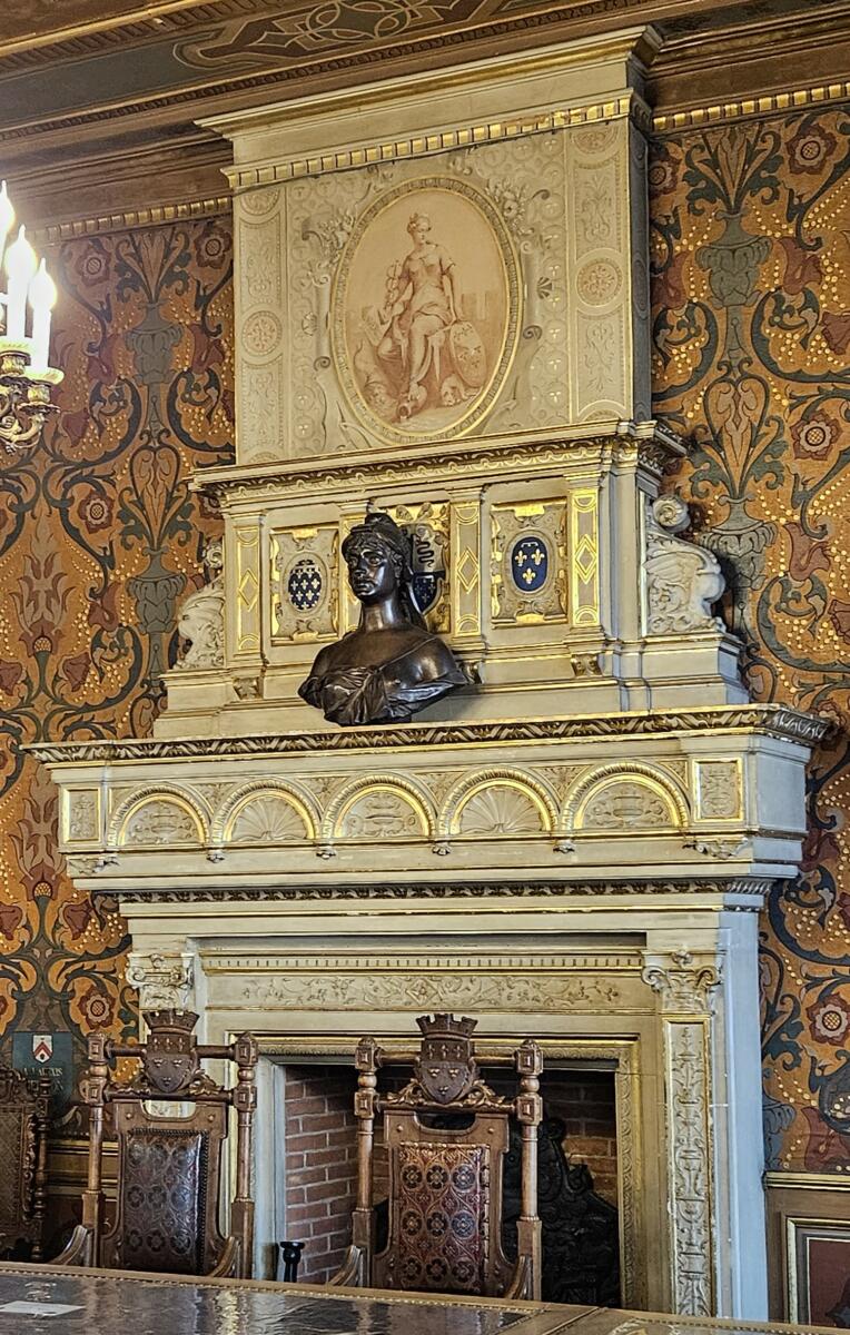 La cheminée de l'ancienne salle du Conseil