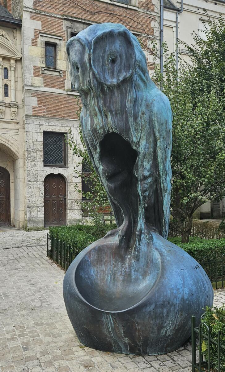 Statue Le grand Vivisecteur du Square Abbé-Desnoyers de l'artiste Johan Creten